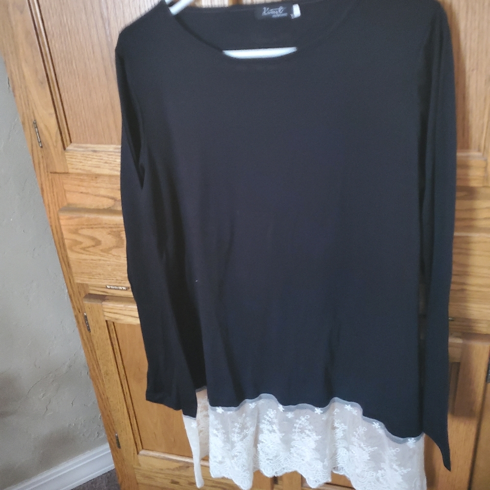 Women's XL black long sleeve blouse with lace hem